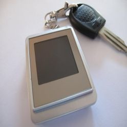 On board memory 8 mb ; stores up to 50 photos ; has built in plug and play software to re-size photo s On board memory 8 mb ; stores up to 50 photos ; has built in plug and play software to re-size photo s