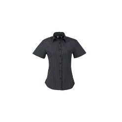 Standard fit; 95g/m2 60% polyester; 40% cotton yarn dyed fabric Standard fit; 95g/m2 60% polyester; 40% cotton yarn dyed fabric