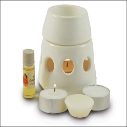 Aroma Gift Pack with pottey aroma burner with 1 wax melt, 1 fragrance, 2 tealights in presentation box