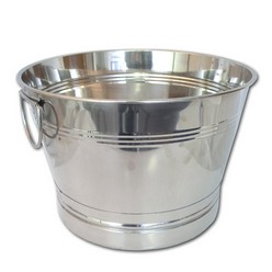 This champagne bowl has quite a size for making the chilling of wine, drinks, and champagne easy. Its twofold wall stainless steel structure makes it durable and really effective for preserving of the temperature of all the cold items for a greater length of time. It has handles on either of its side, is white and has a capacity of 23 litres.