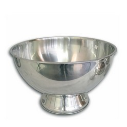This champagne bowl also has ample space for facilitating the chilling of wine, drinks, and champagne. Its wall is fashioned out of reinforced stainless steel, which adds to its durability and makes it very effective in the preserving of the temperature of all the cold items for a more extended period. It is without any handle, has a base, is white colour and has a capacity of 15 litres.