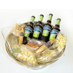 4x 340ml CHOOSE YOUR BEER AND WE WILL PACK THEM, 1x Large Ice Bowl, 2x Glasses Beer Glass, 1x 75g Nuts Cashew Salted, 1x 75g Nuts Macadamia Salted, 1x 75g Nuts Pistachio, 1x 75g Almonds Roasted & Salted, 2x 1's Kees Beyers Chocolate Cigars