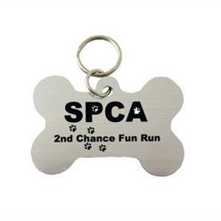Looking for a dog leash branding tag? Want something that your dog can carry around with ease and comfort? If yes, then look no further as Giftwrap offers the 65 x 43mm dog leash with branding tag. Made out of silver laser chrome, this is a dog tag that is available in silver. You can also choose to get engraving done on it to further add your own spin to it.