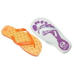 These ergonomic flip flops are specially designed with anatomical arch support and a cushioned footbed. A durable rubber sole completes this comfortable choice of footwear.