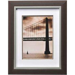 The Frisco Bay Plastic Frame 13 x 18 cm is a good looking frame that will help you to easily capture your memories and make them last forever.
