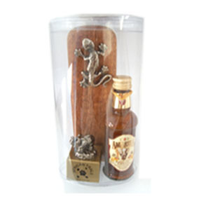 The ultimate celebration of the African essence with the Amarula trail shooter, accompanied with a Gecko doorstopper and bottle stopper. A parting gift for all your high-end customers and ideal for any African patriot. These Gecko African trail shooters celebrate those sunset moments and pay tribute to the African essence.