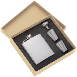 Stainless steel hip flask with a funnel and 2x45ml cups. Presented in a gift box