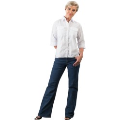 Its features include side pockets, back pockets with embroidered detail. Regular fit. 10oz. Stretch denim.