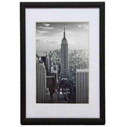 A good looking and functional frame that will always help you keep memories and photos safe can be found in the Manhattan Aluminium Frame 7 x 10 cm