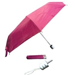 Giftwrap offers the 94cm diameter umbrella to its growing client base in a range of colors including light green, light pink, royal blue, purple and others. Overall a stylish choice, the umbrella comes with a knob and a very useful plastic shaft that makes the umbrella pop every time. Moreover, the umbrella is a great choice for every day use and for extreme weathers, whether it is snow or rain.