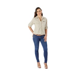 This soft touch blouse features a long sleeve with roll up, contrast inner tab and contrast inner collar stand, double front pockets with flap and buttons, shaped front and back yoke, curved hem. Regular fit. 65/35 polycotton, yarn-dyed, poplin.