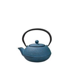Giftwrap offers the tea pot with cast iron. A tea pot that comes in a rounded shape, the color of the tea pot is light blue and it has a dot pattern that creates an incredible creation altogether. The tea pot can hold up to 600 ml of tea which is ideal for pouring your tea right. The teapot is available in blue and it has a Chinese ware of cast iron which makes it ideal for every day use.