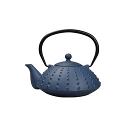 This version of the blue colored tea pot of cast iron of this set is different from the 600 ml blue version due to its color of a darker shade of blue, a dot pattern with larger dots, a shape that is less roundish and more conical, and its size of 800 ml. However, all its features creates that tradition look of Chinese ware of cast iron