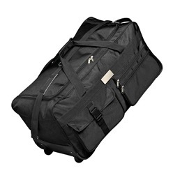 Travel bag made from 1680D fabric with a side handle, retractable handle, metal plaque, zip compartment, padded Velcro strap, rubber shoulder support, adjustable shoulder straps, heavy duty wheels.
