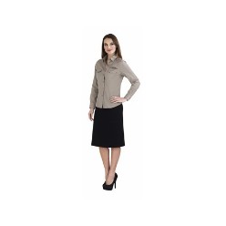 95 g/m² / 60% polyester, 40% cotton solid dobby, yarn dyed poplin, single button adjustable cuffs, single button sleeve placket, tone-on-tone logo buttons, two chest pockets with buttoned flaps, curved hemline, two back pleats, vertical surface interest