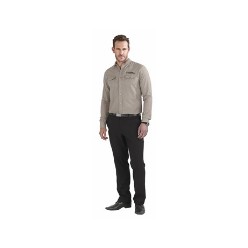95 g/m² / 60% polyester, 40% cotton solid dobby, yarn dyed poplin, single button adjustable cuffs, single button sleeve placket, tone-on-tone logo buttons, two chest pockets with buttoned flaps, curved hemline, two back pleats, vertical surface interest