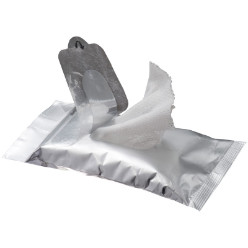 10 Wet wipes in a green tea scent in a re-sealable bag